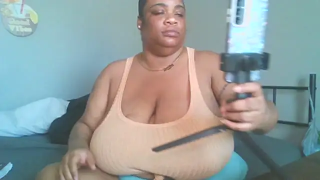NaughtyHottieBBW's Live XXX Chat