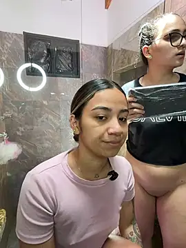 Jules_n_Gia Live XXX-chat
