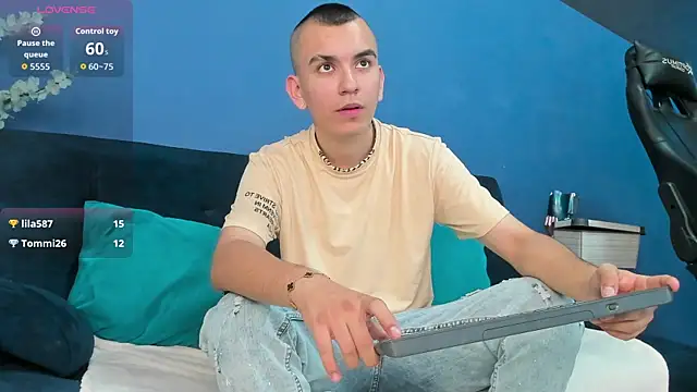 Chat XXX en directo de Rowan_Cley