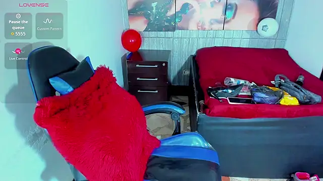 Anniee_x Adlı Modelin Canlı XXX Sohbeti