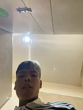 แชท XXX สดของ MaxiWildd