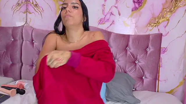 EMILYALEJANDRA's Live XXX Chat