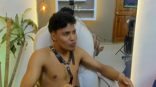 Chat XXX en directo de Colby_driscoll