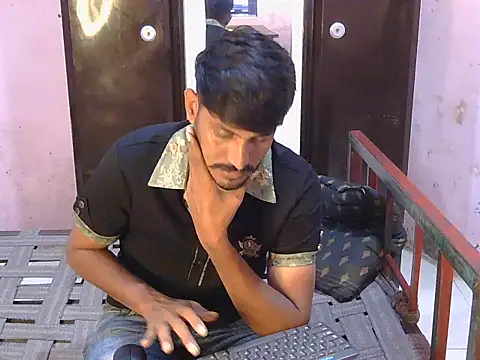 Chat +18 de HotXKrish ao vivo