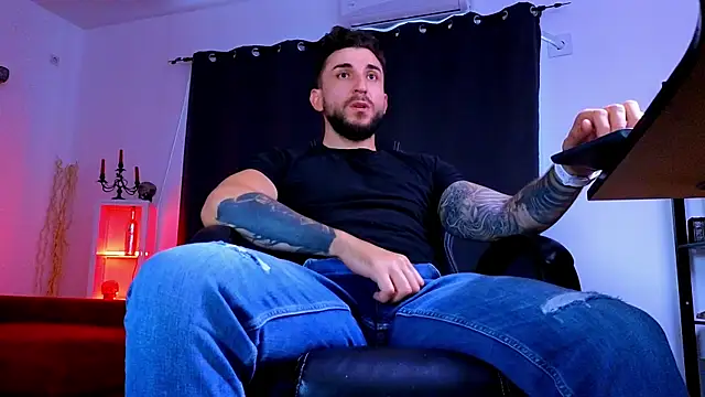 MightyAaron66 Live XXX Chat