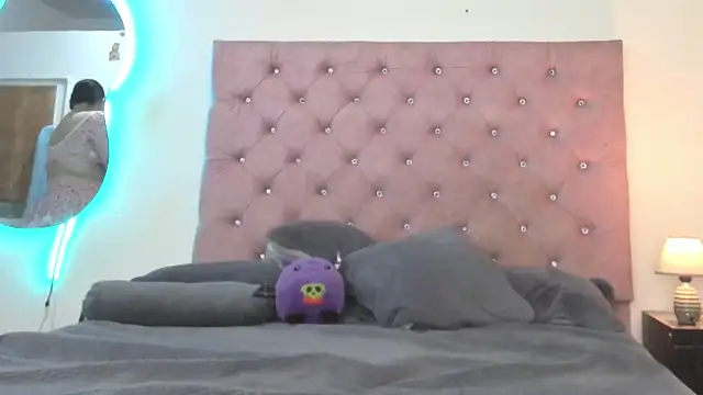 Chat +18 de laurenlaine ao vivo