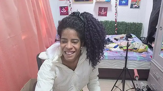 thianahorny's Live XXX Chat