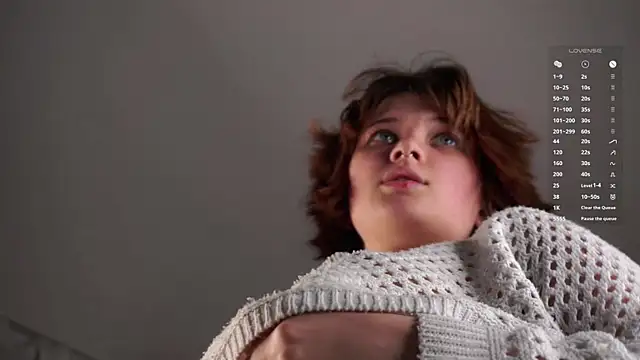 AlesiaPeasel Adlı Modelin Canlı XXX Sohbeti