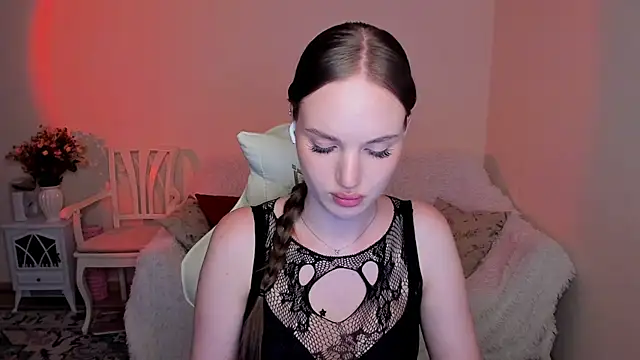 Chatroom XXX en direct de MishkaMe