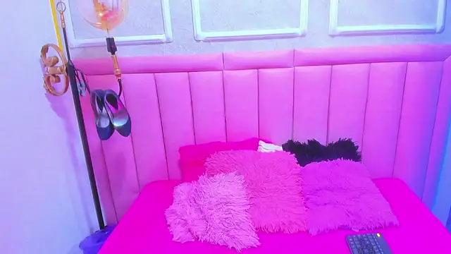 צ'אט XXX בשידור חי של velvet_girll