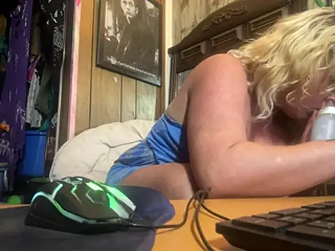 TrashleyRosebud Show in webcam