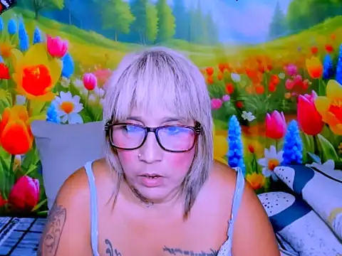 indianroxy Adlı Modelin Canlı XXX Sohbeti