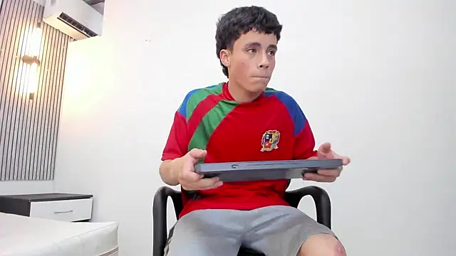 Stiven_Cooper2 élő XXX-chatje