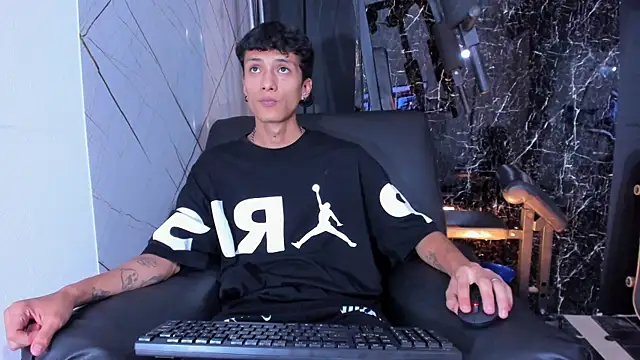 Chat +18 de Lean_Portman ao vivo
