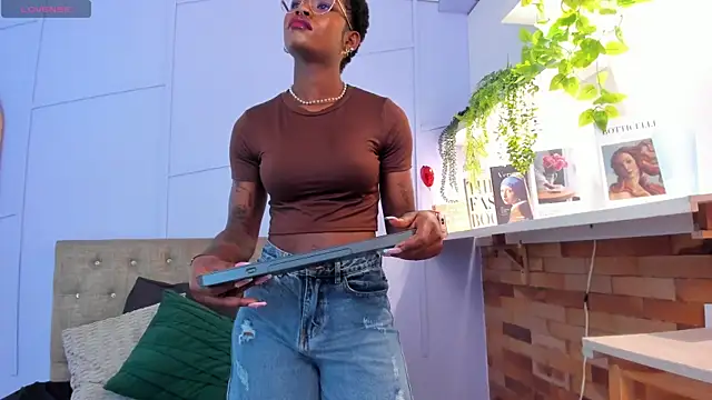 amber-hill Adlı Modelin Canlı XXX Sohbeti