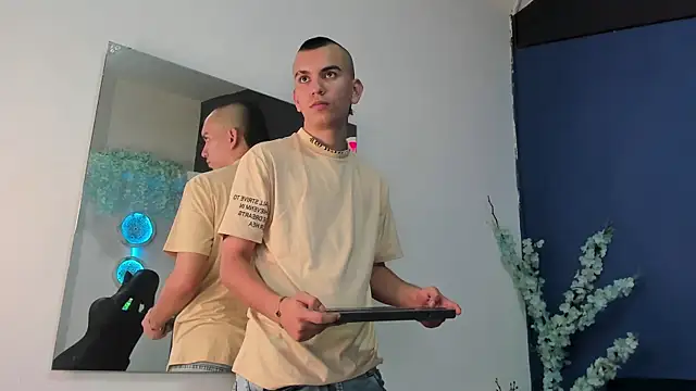 Rowan_Cley's Live XXX Chat