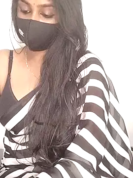 Chat XXX ao vivo de Tamil_Azhaghi