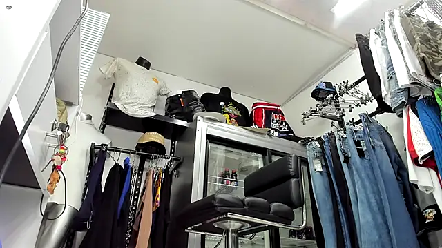 MAREIA_25 Chat XXX in diretta