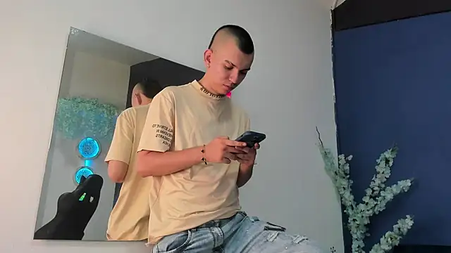 Rowan_Cley Adlı Modelin Canlı XXX Sohbeti
