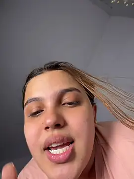 XXX chat uživo modela Colibri_xxx