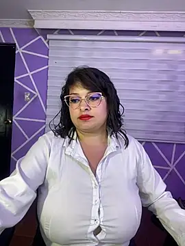 MiiaaJoness' Live XXX Chat