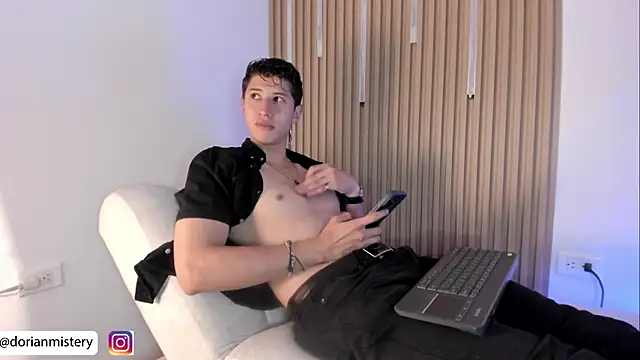 Dorianmistery2322_ Show Webcam