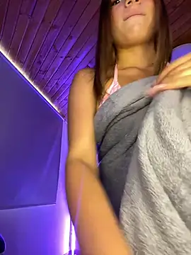 Isabella18_pink Adlı Modelin Canlı XXX Sohbeti