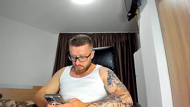Findom_guy Chat XXX in diretta
