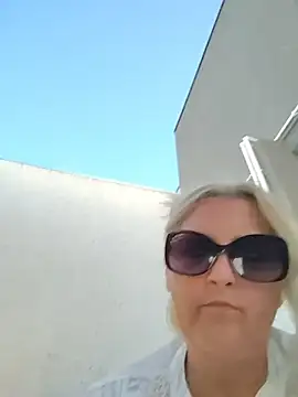 Divineblond 即時 XXX 聊天
