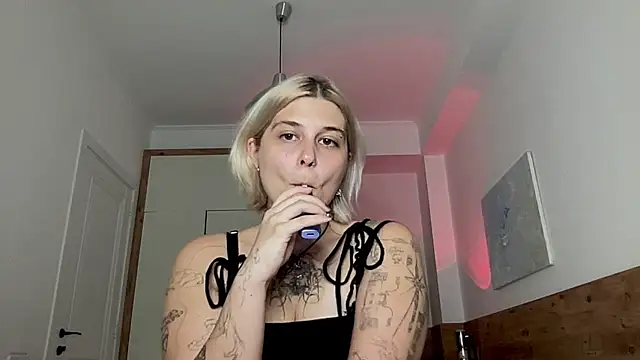 Ella_Bloom Adlı Modelin Canlı XXX Sohbeti