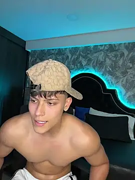 Chatroom XXX en direct de DilanMiller_