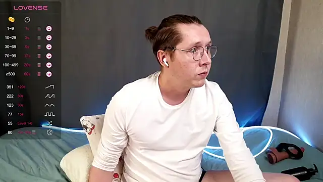 NakedIsaac Live XXX Chat