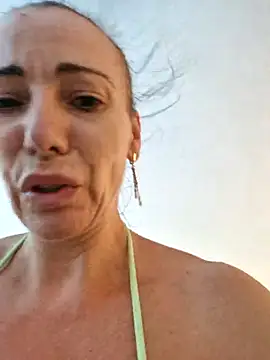 Chat +18 de milflovelyxxx ao vivo