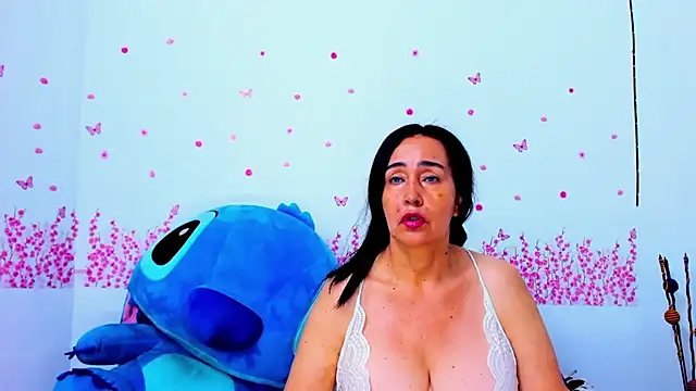 HorniestMilf live XXX chat