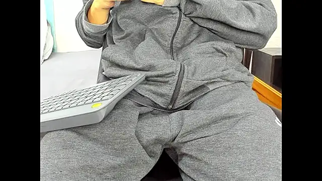 Živý XXX chat Charlie_Latino