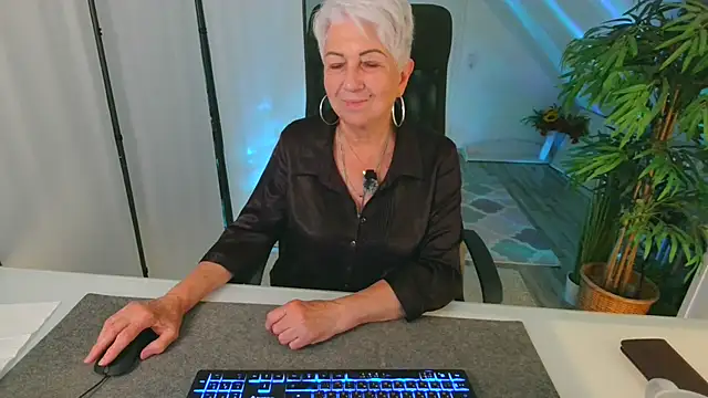 LovelyHelena – Naživo XXX chat