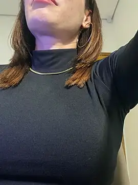 Irresistible37's Live XXX Chat
