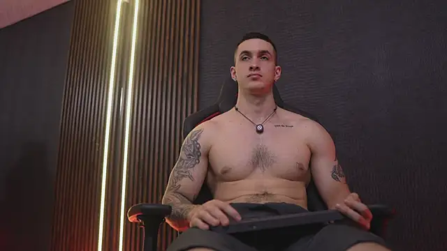 Онлайн чат XXX JacksonOlsenn