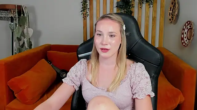 ElaraVoltage's Live XXX Chat