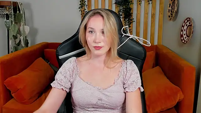 Chat +18 de ElaraVoltage ao vivo