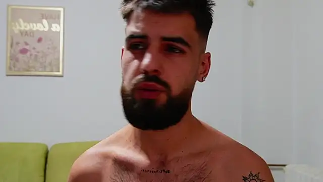 XXX chat uživo modela HairyRobxxx