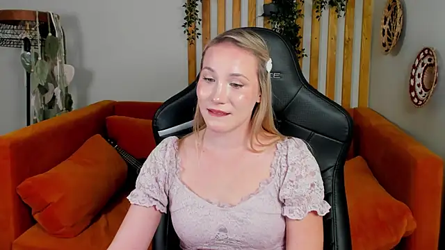 ElaraVoltage Chat XXX in diretta