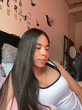 Milleradhara24 Adlı Modelin Canlı XXX Sohbeti