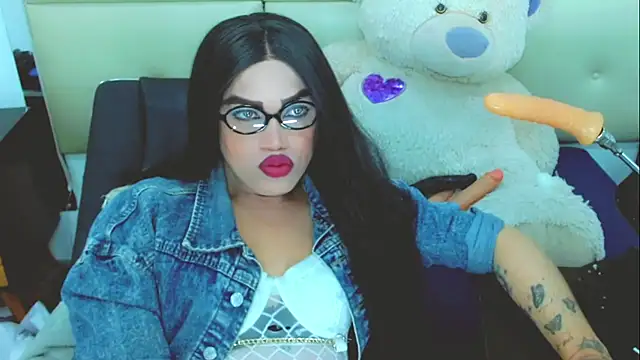 XXX chat uživo modela NharaBigCock