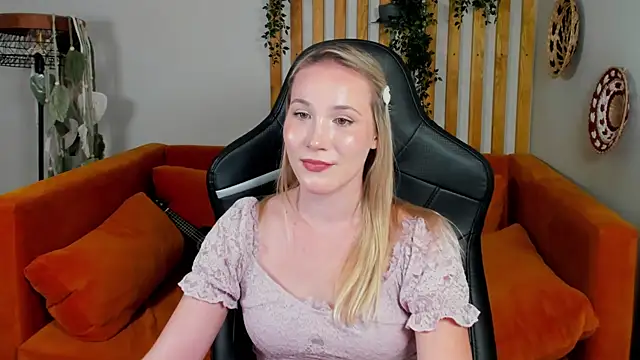 ElaraVoltage's Live XXX Chat
