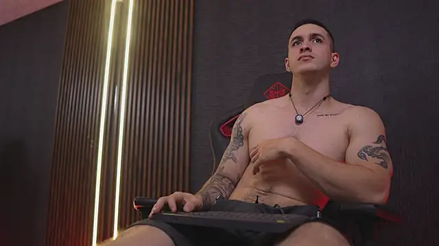 Chatroom XXX en direct de JacksonOlsenn