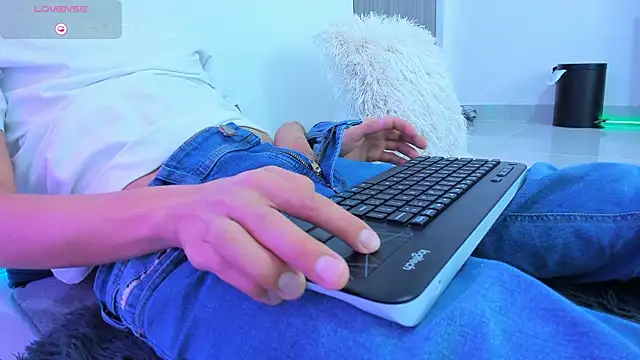 nezonx's Webcam Show