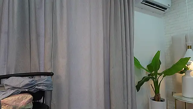 SilviaLugo's Live XXX Chat
