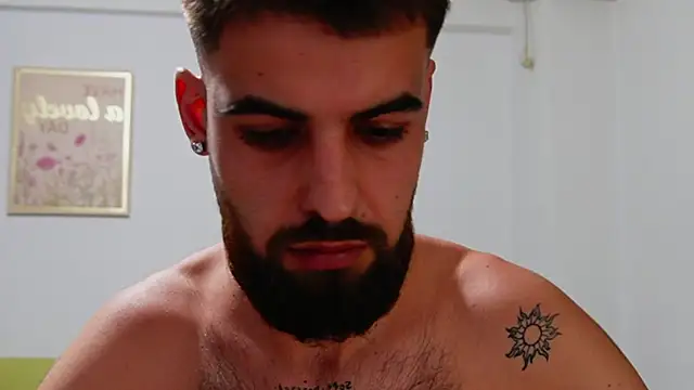 แชท XXX สดของ HairyRobxxx
