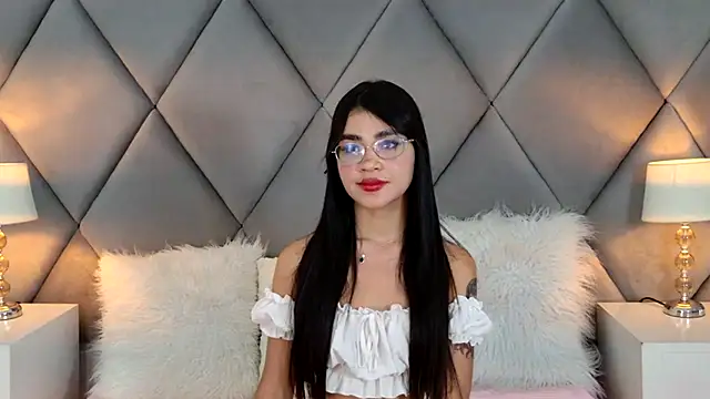 OliviaDiaz Adlı Modelin Canlı XXX Sohbeti